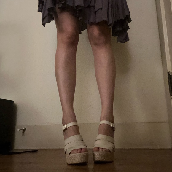 Liora Platform Sandals - Picture 4 of 8